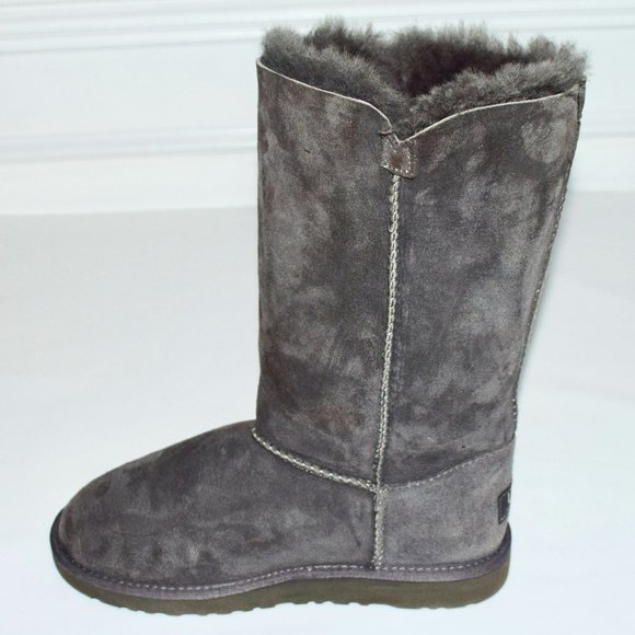 UGG Like New! Bailey Button Triplet Grey Sheepskin Boots - Size 5 - Picture 7 of 11